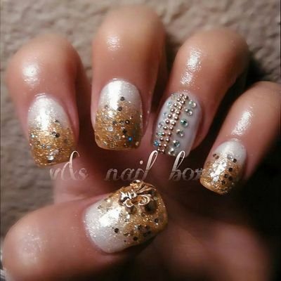 #crazyfornails #swarovski #essie #swarovski #lovemynails