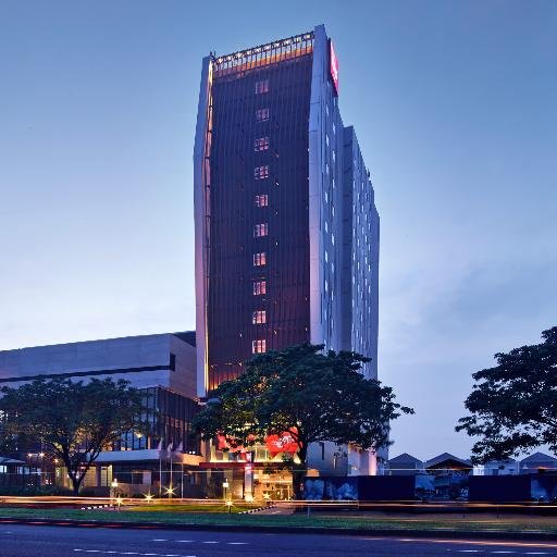 Ideally located in the heart of commercial area Summarecon Serpong in South Tangerang. We offer 208 rooms, 1 Restaurant & Lounge and 7 Meeting Rooms.