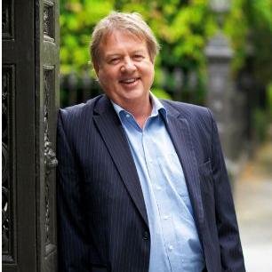 Melbourne Property Advocate with 30 years distinguished experience in 'Melbourne' top-end real estate market.