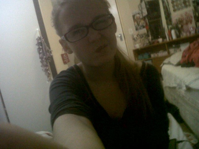 I love to live life free... And  reading about love and fantasy!! My passion in life is simple words in a simple book♥