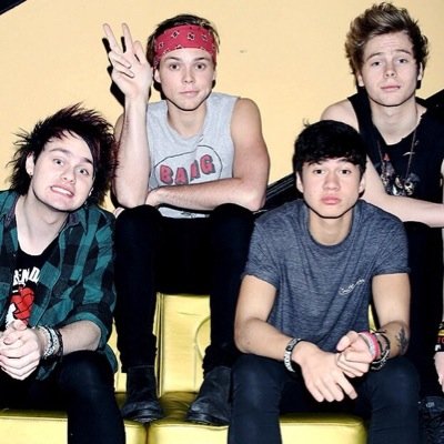 PLEASE KEEP VOTING FOR 5SOS ON THE TCA WEBSITE AND VMA WEBSITE!!!