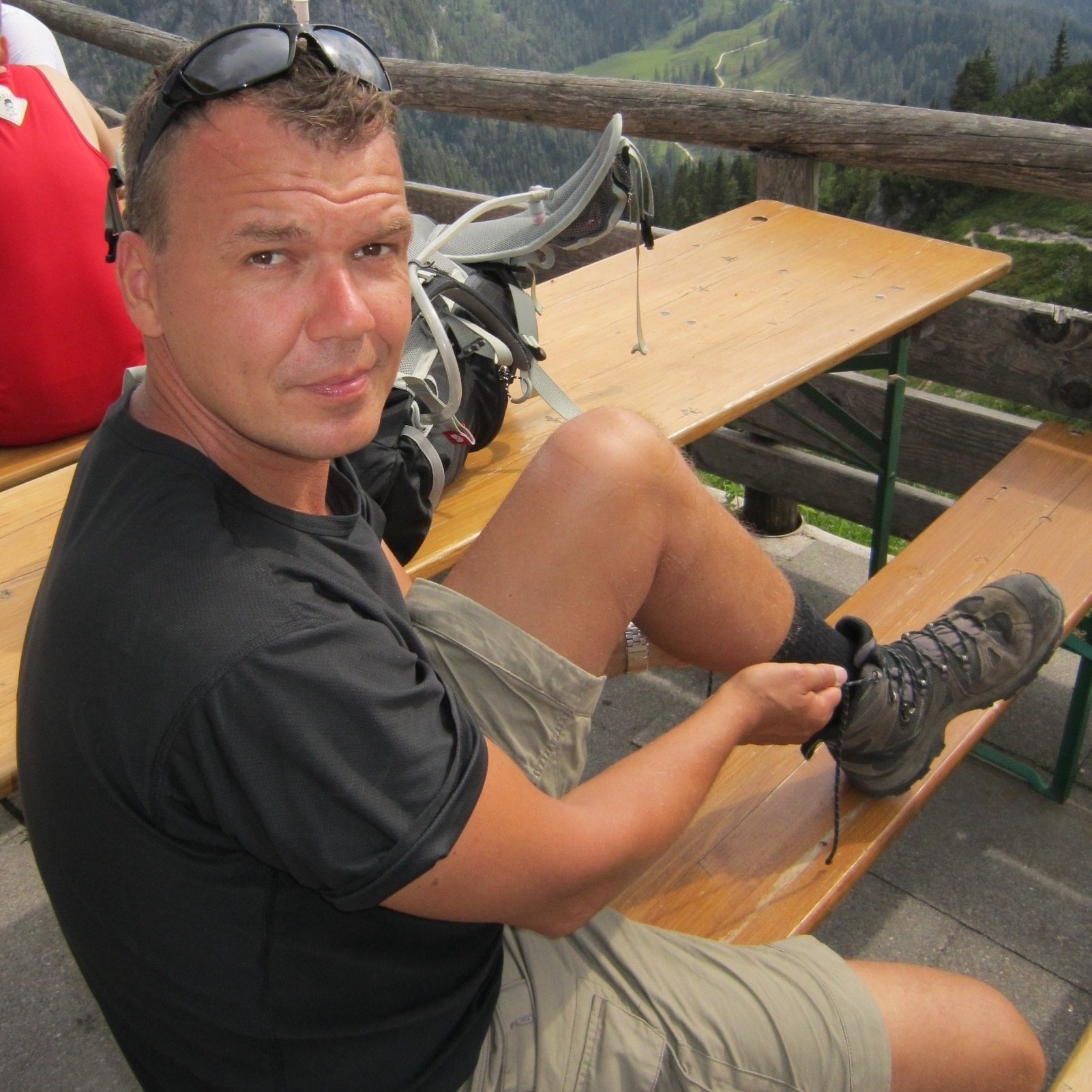 Proud dad of 3 boys, digital strategist and CEM enthusiast, technology lover, outdoor adventurer, company owner, realistic and optimist