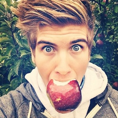 OnyaWolf_Joey's profile picture. Just a averge wolf messing with my friends and trapping my new friends too, outdoors person taken: @moonshine_wolf