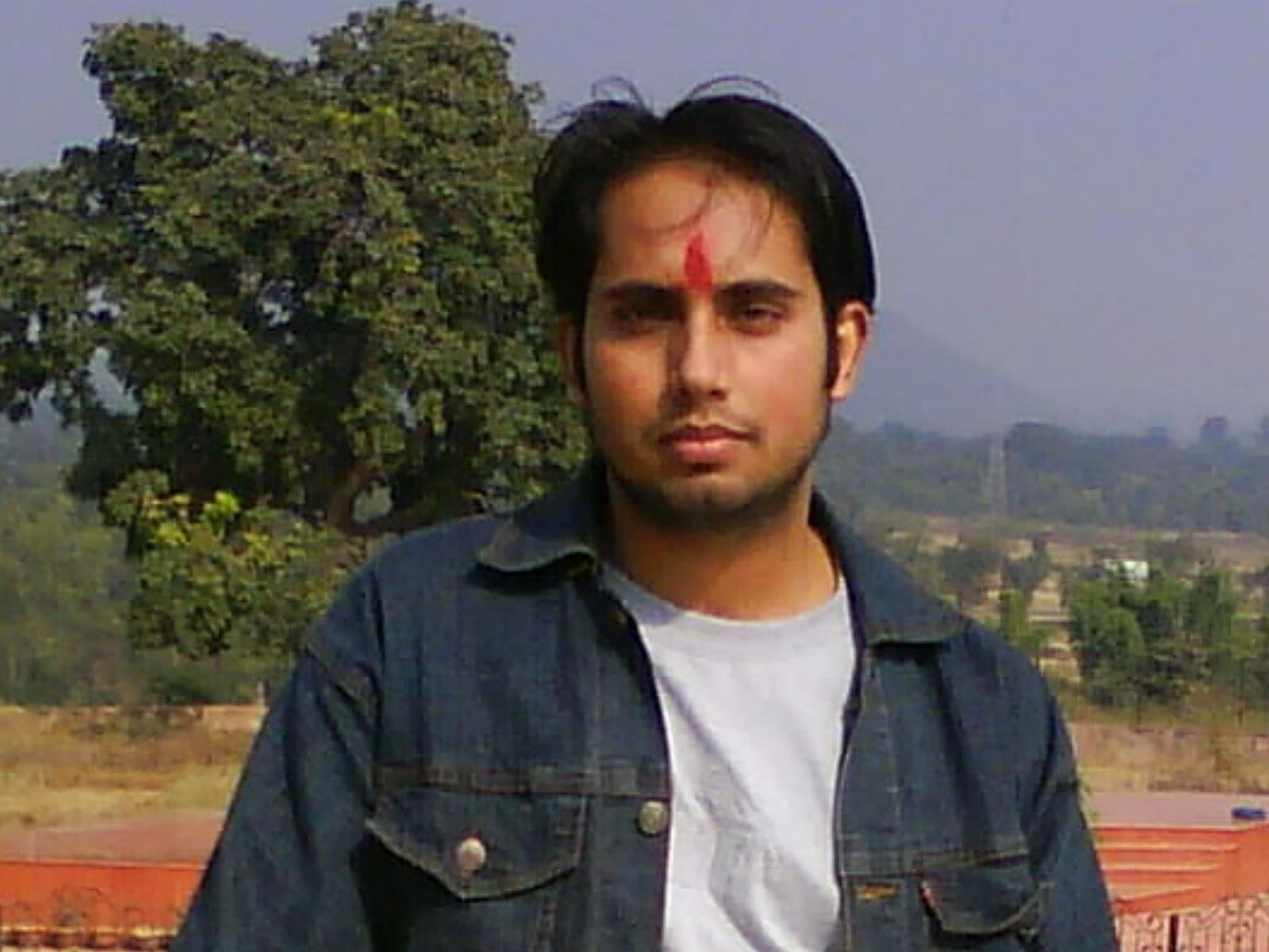 I am a Video Audio Editor and Graphic Designer.