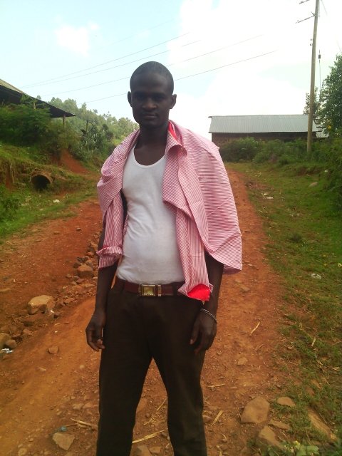 fredchweya's profile picture. Went Nyam's ic skul.