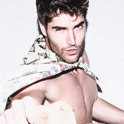 Fanclub dedicated to the Canadian actor, producer and model Nick Bateman.