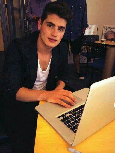 MisterRayEBerry's profile picture. #PerfectGleeRol #MariaInforma I am an another Jewish boy, I love jumpers. He's my sun, He makes me shine.