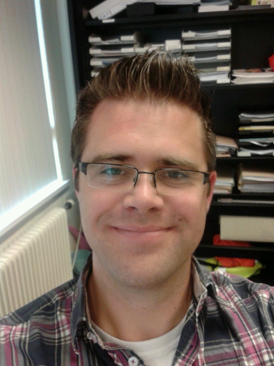 Dion EmplooJ: Arbeidsdeskundige (gecertificeerd / geregistreerd): specialist in arbeidsmogelijkheden, Re-integratie en Poortwachter - Papa van Annelie en Loïs