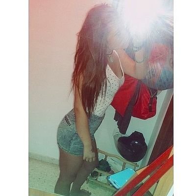 soy @very_cardonita y amo con locuraa a mi niña @Desire2L♥la mejor niña del mundoooooo ★
