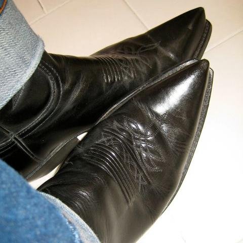 Looking for THE MASTER to be the best slave. Buscando AMO para ser l mejor esclavo. Hombre, gay, 40.