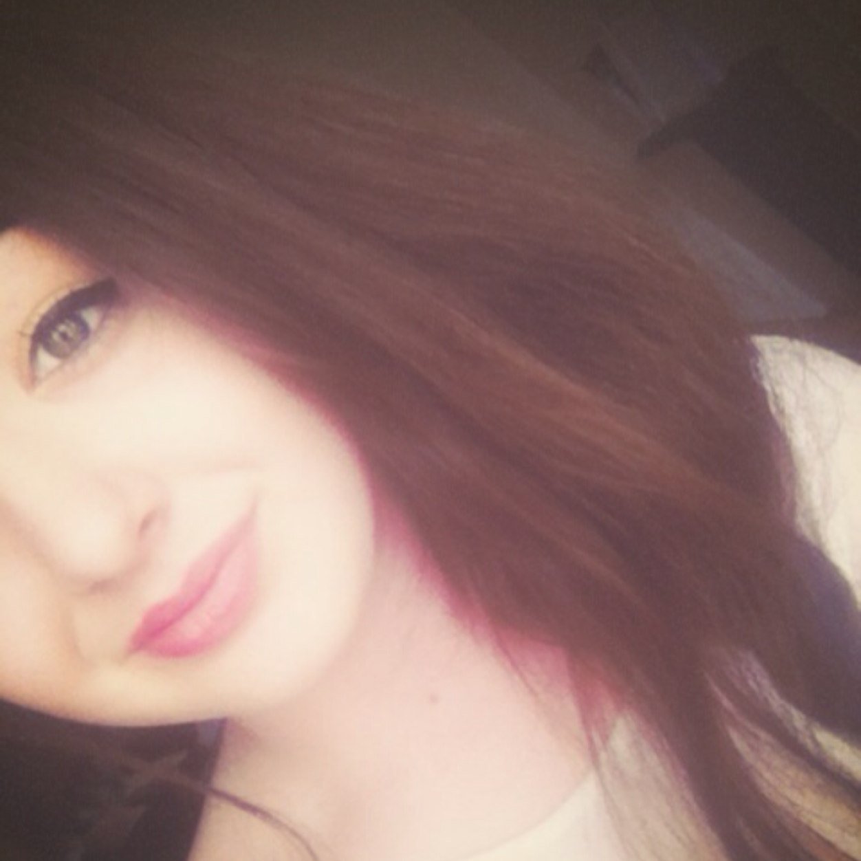 Kik; esmelouise24 anyone can add me dont know how to use it