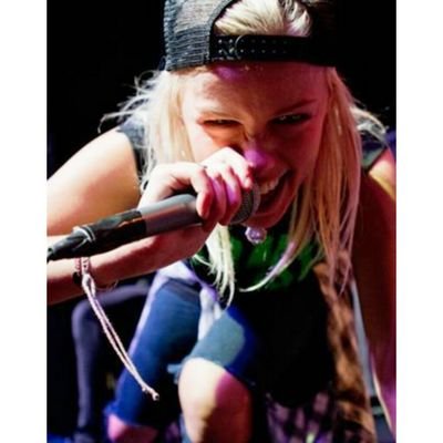 dejcvu's profile picture. shut up and kiss me now