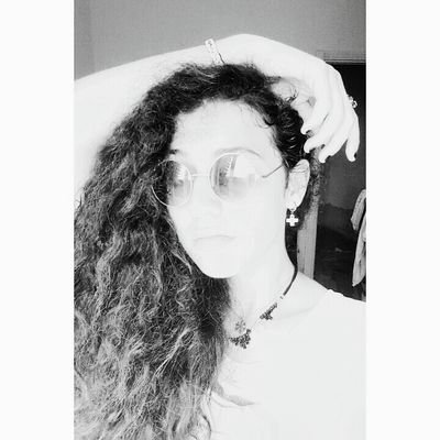 selenuzuuun's profile picture. Müziğin peşine düşün, o yolu biliyor