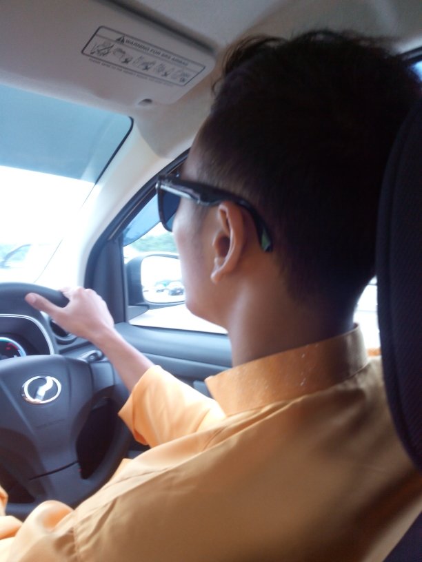 Life for smile,keep the truth road,
   don't be a hero,be a leader ,