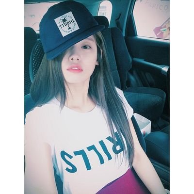 well known as park hana or park hwanhui. work as an ulzzang.