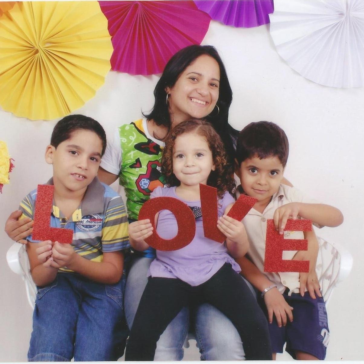 “Ás vezes paro, penso, analiso o mundo, e chego a conclusão que ainda se tem razão pra viver, de repente me vem o toque, sim ainda tem, você…”