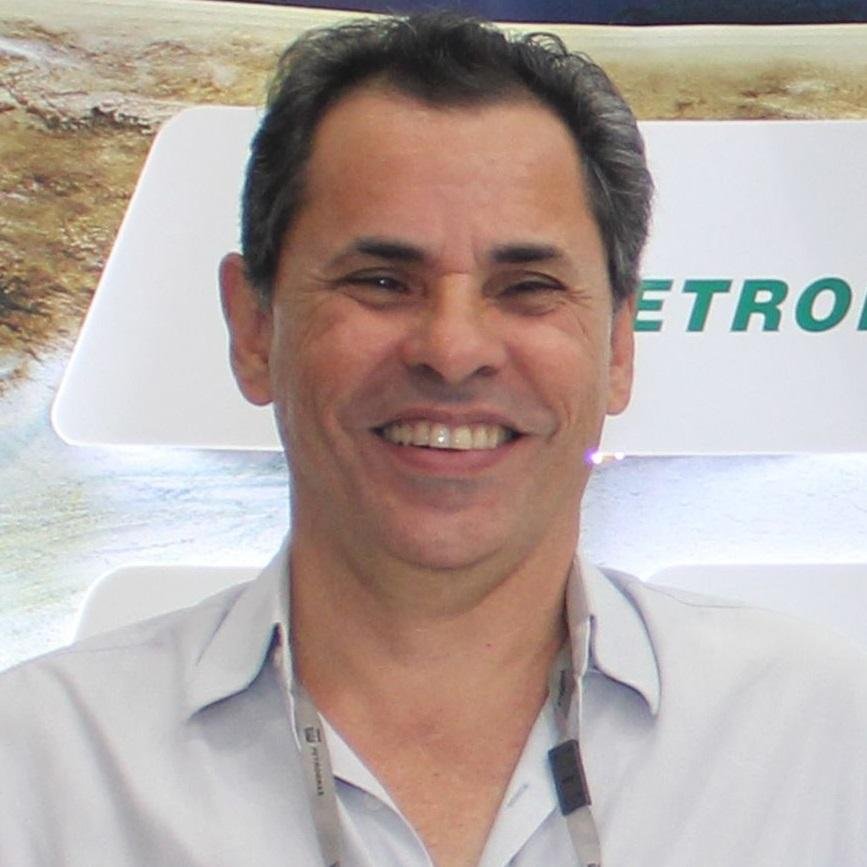 Engenheiro Eletrônico e pós-graduado em Sistemas de Telecomunicações Opticas USP/POLI, Consultor em TI/TCOM, PMP, CRISC e Gestor do Portal Nosso São Paulo.