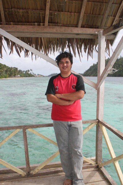 I'm student of UNIMA | Member of @MIsezManado 007-0647 | I'm chatolik | 06 October 1990 |  i ♥ music | D'Pax jhs '05 |D'Rex shs '08