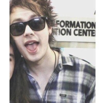 follow @unfortunateafi, i'll follow back :)