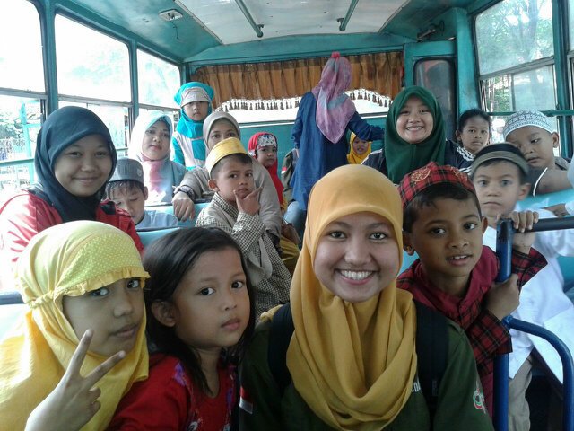 Selalu berusaha berbagi kebahagiaan dan tidak berbagi kesedihan :)