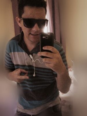 19 anos , solteiro , corinthiano,   de bem com a vida ✌