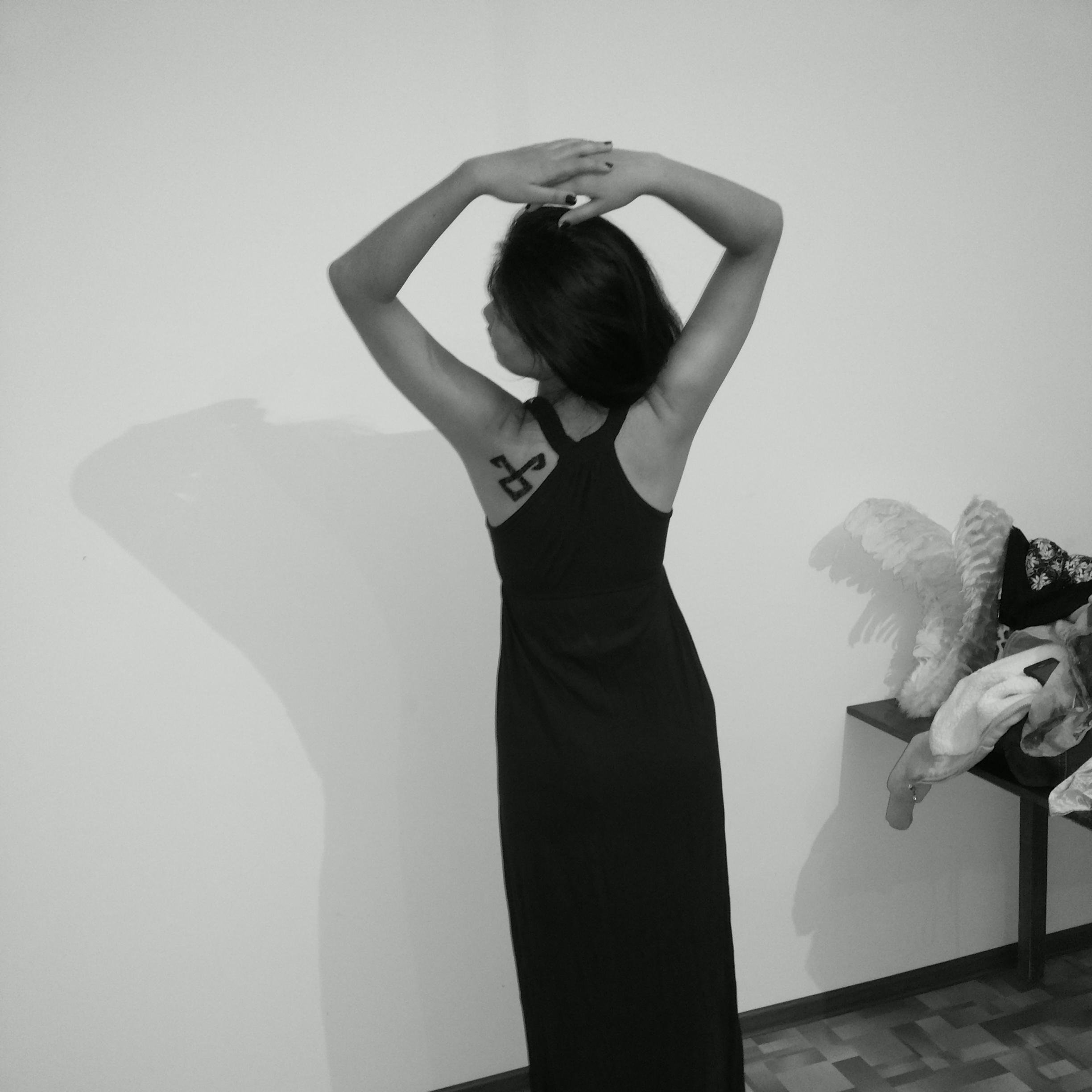 I am a translator, I like going to the cinema. I like The Twilight saga. I'm very positive and funny girl)