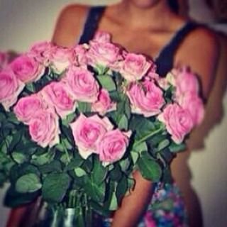 ‏‏‏‏ياعيوني اكتمي الغيرة وارخي رمشك صاحبك نسى من نكون....