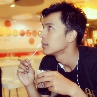 mencoba kembali dari awal sebagai seseorang yg baru