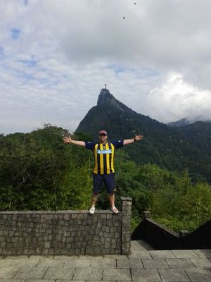 LucasCaputi's profile picture. luchó por lo que amo , amo lo que respeto y a lo sumo respeto lo que conosco...