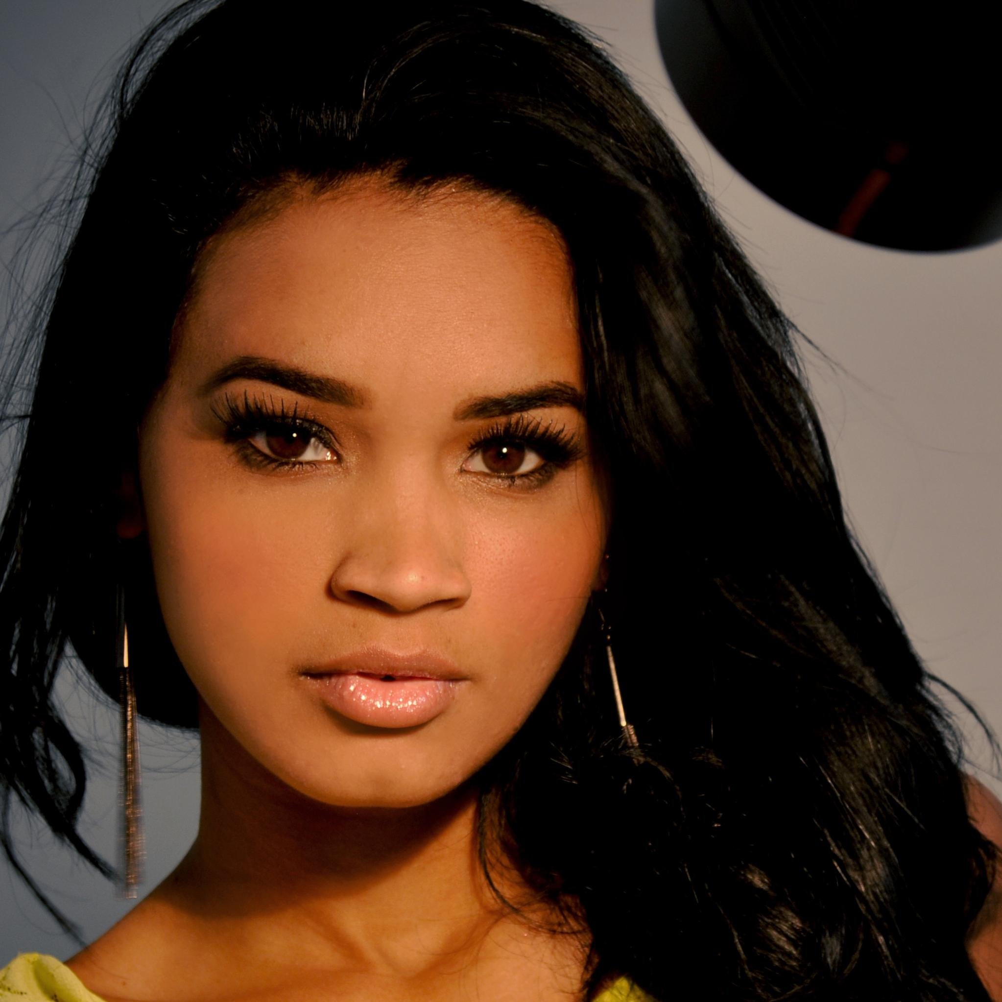 camilaAraujoRpg's profile picture. A Felicidade é a gente quem faz.   Instagram http://t.co/6f89xnLKa2