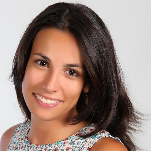 Educadora Social y Psicopedagoga de profesión doy clases particulares, técnicas de estudio, atención temprana y amante del juego y la risa.