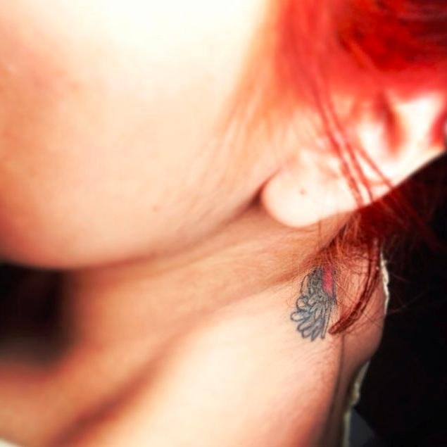 Efectivamente soy bipolar, soñadora, intensa, loca y demás, ♥ amante de la música siempre ha sido mi mejor aliada :') y el Te Chai Latte. «Carpe Diem»