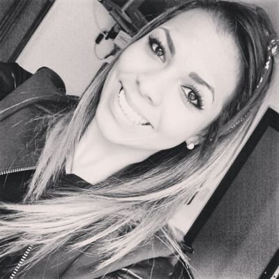 Daany_bandeira's profile picture. Não sei viver de mentira, não sei voar de pés no chão, sou sempre eu mesma, mas com certeza não serei a mesma pra sempre.