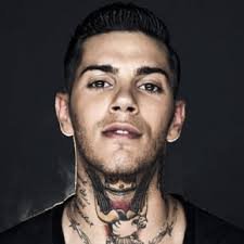 L'attrazione  nn è sempre amore come dicono, due calamite uguali a volte si respingono.      -Emis  Killa