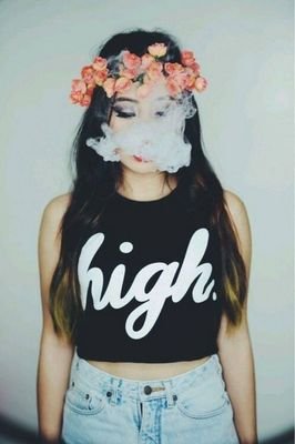 ElisaConsales's profile picture. Mi hanno detto che per farlo innamorare dovevo farlo ridere, ma ogni volta che sorride mi innamoro io.