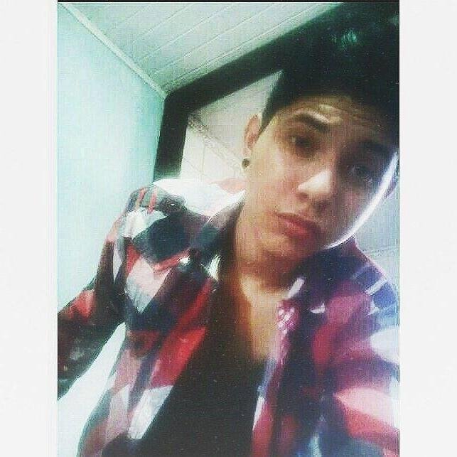 Sou Daniel quer saber de min me conheça sou legal auhsua ou N se vc gosta de min q bom se não fodasse não vivo por ninguém flw