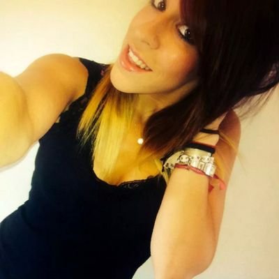j'ai fini par tout perdre & tt gagner, ne me jugez pas apprenez moi. Je suis entière je suis hantée, ne me regardez pas vivez moi