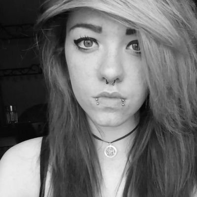 17 years young. i live a unique life^.^         #MiniMoshling #StayMetal. #PierceTheVeil  #PapaRoach #BringMeTheHorizon #AskingAlexandria.  Ciaran;MyWorldXx