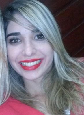 A luz que me guia é mais forte que o mal olhado que me cerca..