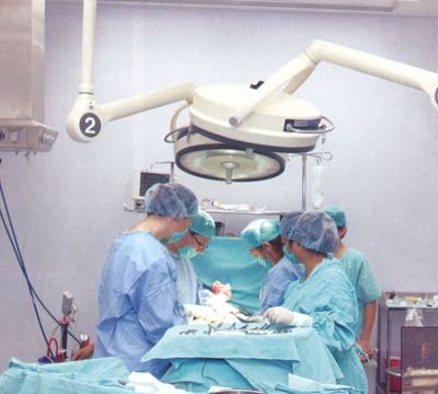 Cirujano de hernias y pared abdominal.
Maestro en administración de salud.
Profesor de cirugía en la FMBUAP.