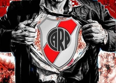 Farmacéutico y docente. Muy futbolero. Llevo a River en la piel y a mi familia en mi corazón.