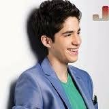 Me  encanta lo que hago , y me  encanta  vivir la  vida   a lo grande ! Vive, ama , rie .    XOXO, KM