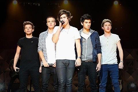 ME ENCANTA LA PIZZA
Y LOVE ONE DIRECTION