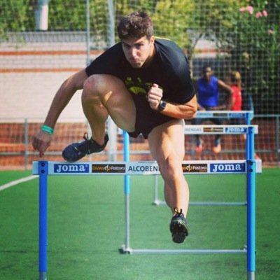 atleta de 60 metros vallas y 110 metros vallas y estudiante de tercero de enfermeria