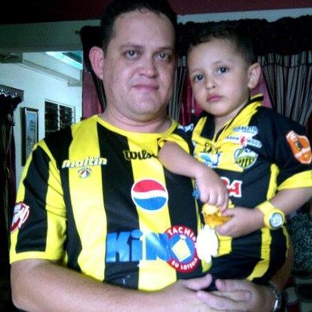 Papá de Rosana y Sebastian. Fanático del Deportivo Tachira. Ingeniero de la UNET