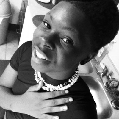 Follow the prettiest girl in the world @NieshaBee !!!!
