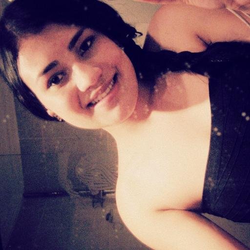 Estoy sentada en el silencio pensando a gritos ㋡