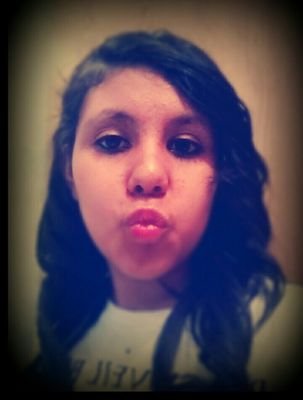 Hey my names Yvette. ✴Janoskians,1D✴I luv singing. Be your self don't change so people can like you. STAY WEIRD