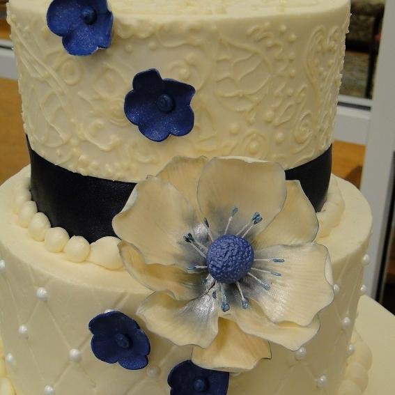 Delicious AND beautiful made to order cakes, cupcakes, & cake pops. Your celebrations will be sweeter with The Swirl Cakes!