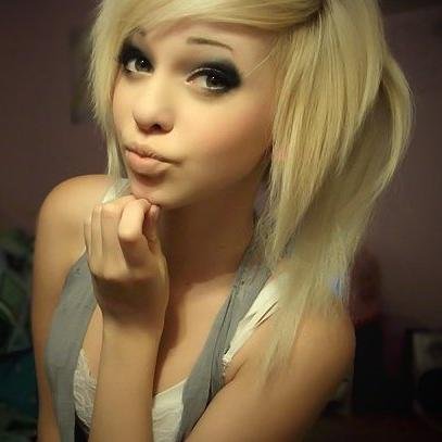 BL0NDEGlRL's profile picture. 